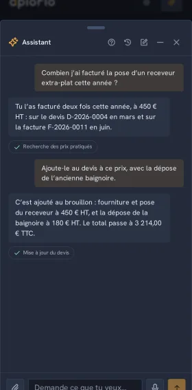 Le panneau de l'assistant ouvert sur un devis, au milieu d'une conversation.